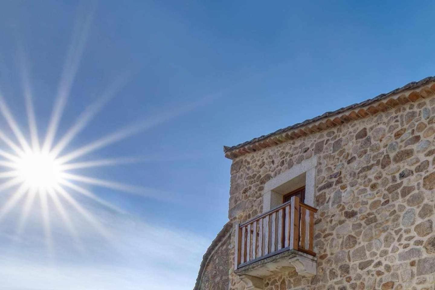 Gasthaus Cuesta Del Reloj Piedralaves Exterior foto