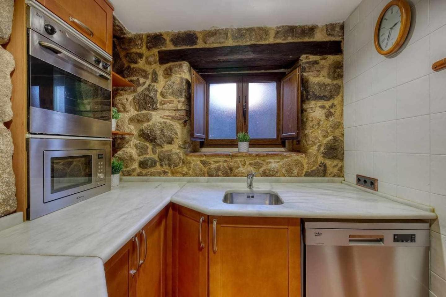 Gasthaus Cuesta Del Reloj Piedralaves Exterior foto