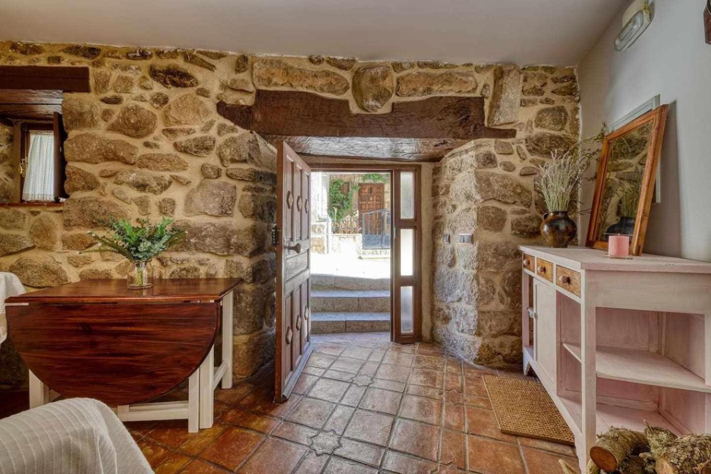 Gasthaus Cuesta Del Reloj Piedralaves Exterior foto
