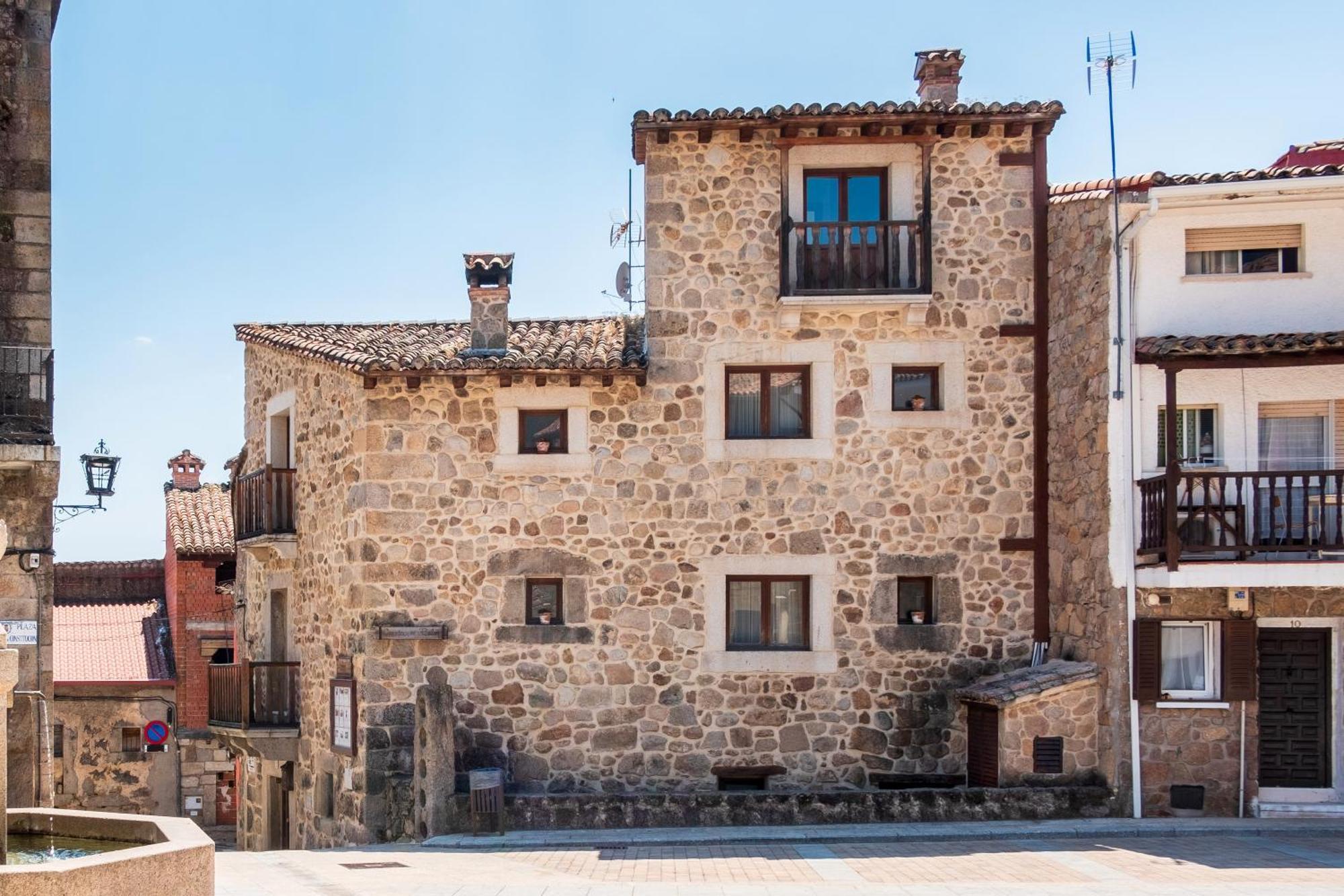 Gasthaus Cuesta Del Reloj Piedralaves Exterior foto